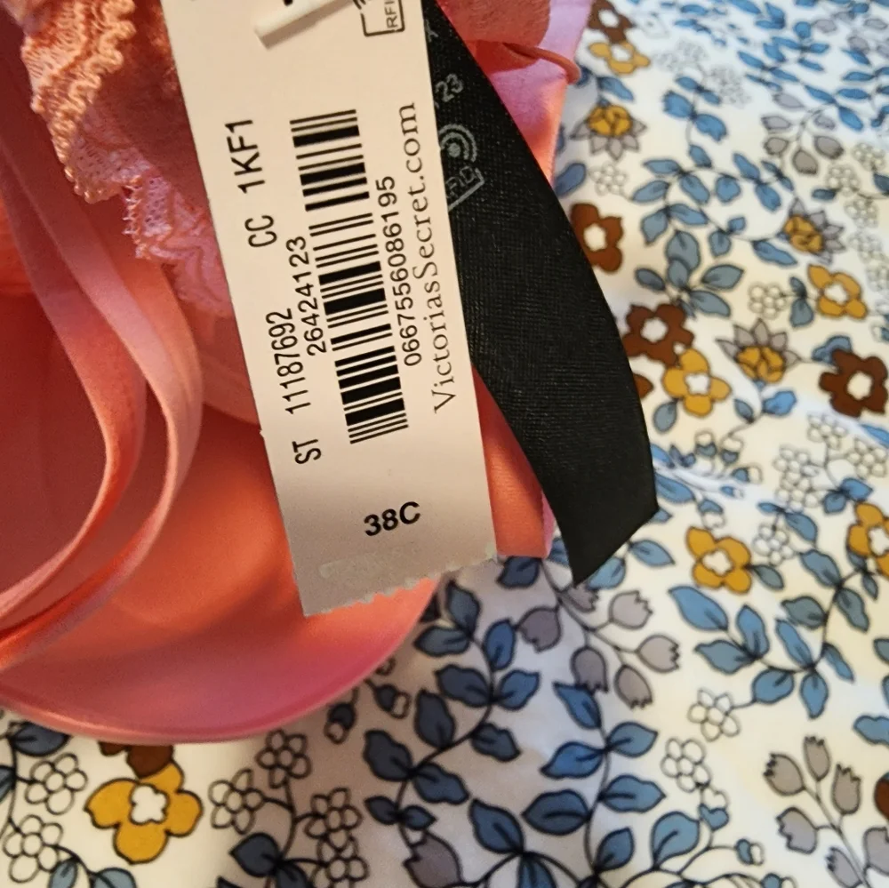Victoria's Secret bra - Picture 3 of 3
